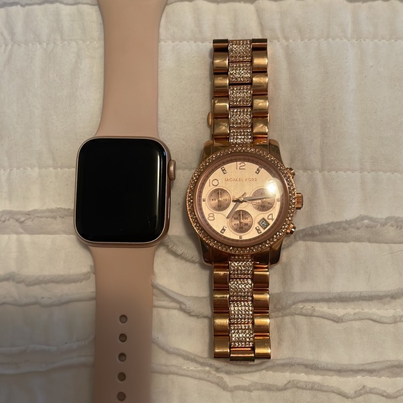 Michael Kors Rose Gold Watch - Picture 9 of 10